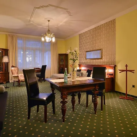 Morris 4* Ceska Lipa