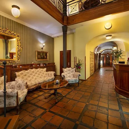 Morris Hotel