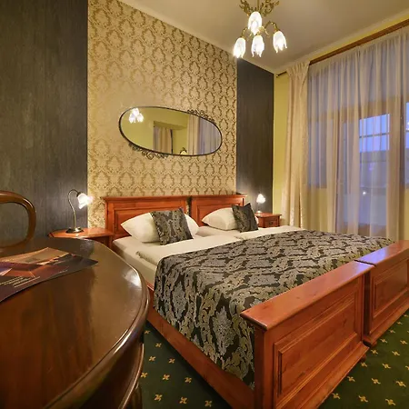 Morris Hotel